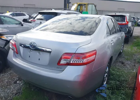 2010 Toyota Camry Xle z USA, uszkodzony, nr VIN 4T1BF3EK4AU015450